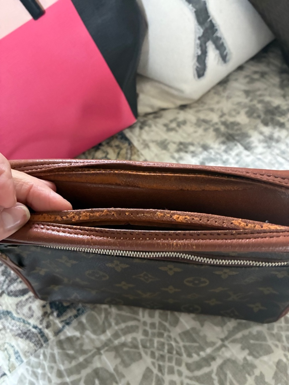 Louis Vuitton project, Kate Spade project 
Mario Valentino bag - Picture 6 of 10